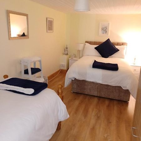 Kents Guesthouse Accommodation Kilmacthomas Room photo